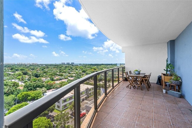 Building Photo - 2301 SW 27th Ave