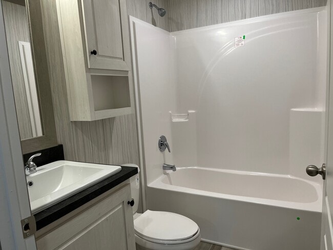 Building Photo - 109 Desander Dr