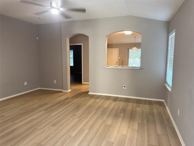 Building Photo - 1007 Barclay Dr