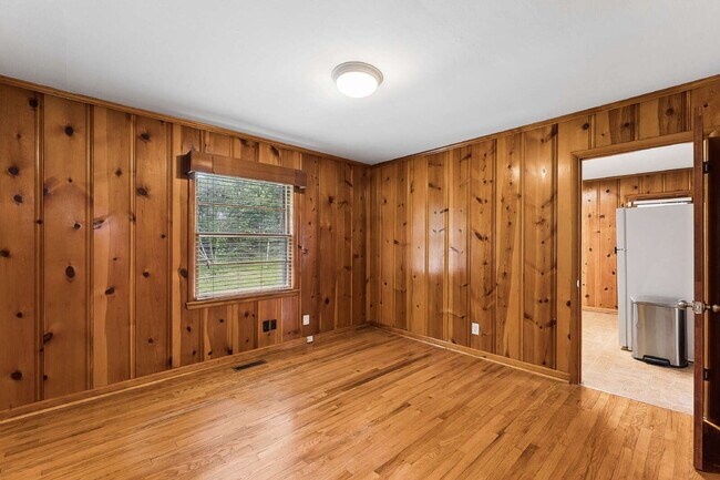Building Photo - "Charming 3-Bedroom Retreat with Spacious Living in Murfreesboro!"