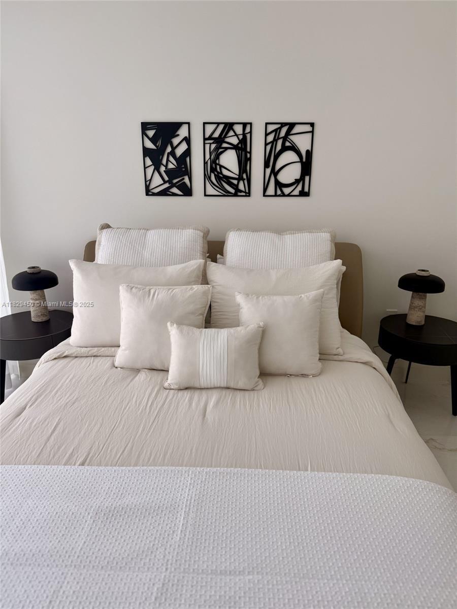 Building Photo - 300 Biscayne Boulevard Way