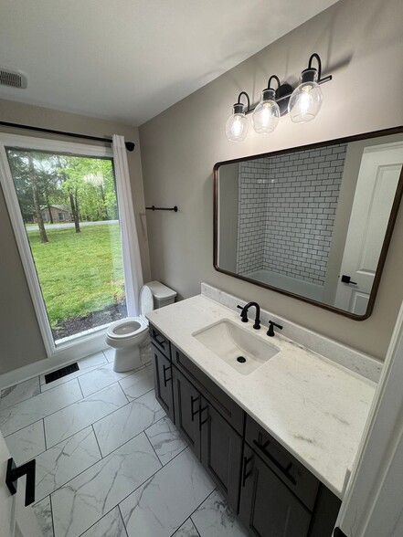 Building Photo - 523 Stonehenge Dr
