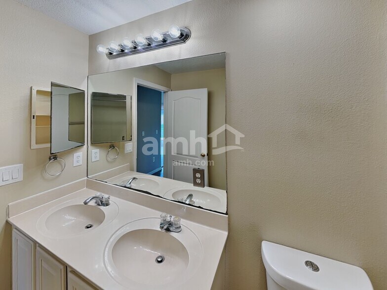 Building Photo - 2600 Deck Ave