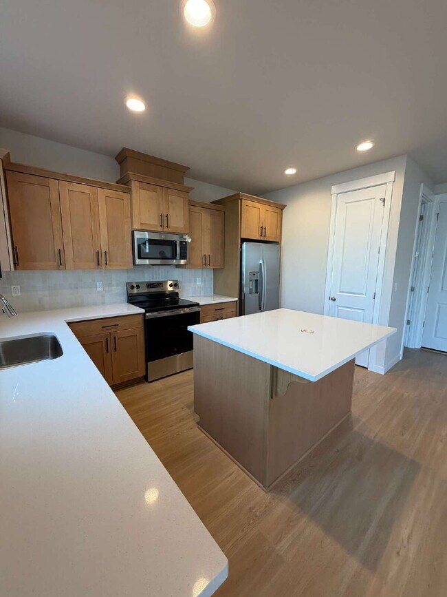 Building Photo - Brand New Estacada 3 bed/2 1/2 bath Home!