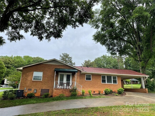 Building Photo - 113 Forest Dr