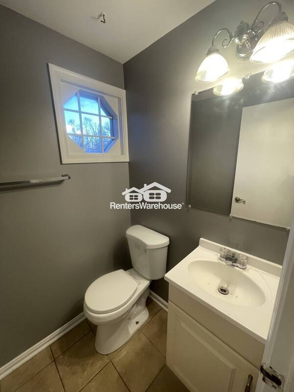 Building Photo - 1331 Stockett Square