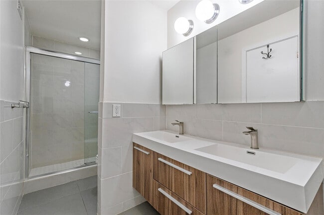 Building Photo - 167 NW 115th Terrace