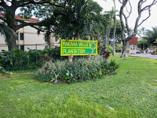 Building Photo - Breezy Fresh, Freshly Renovated 2/1 at Makaha Valley Plantation
