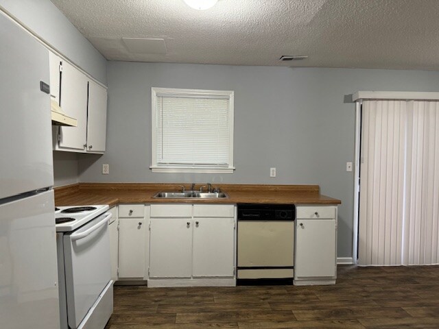 Building Photo - 109 Carriage Pl