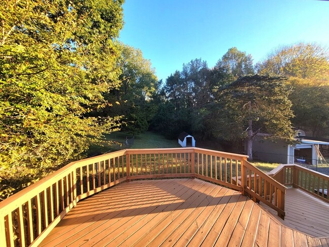 Building Photo - 4 Bedrooms in East Charlotte, Split Level ...