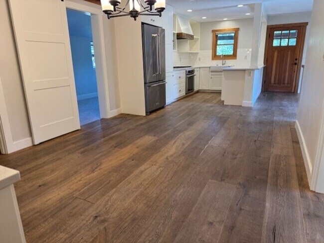 Building Photo - Downtown Bend Bungalow