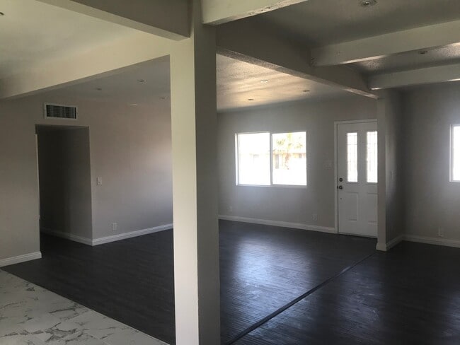 Building Photo - 18 Idaho Way