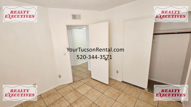 Building Photo - Downstairs - 3 Bedrooms and 2 baths with a...