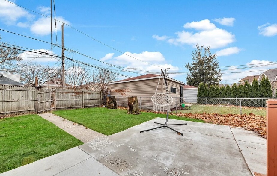 Building Photo - 7733 S Luella Ave