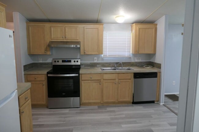 Building Photo - Updated 3/2 Double Mobile Home in Crawford...