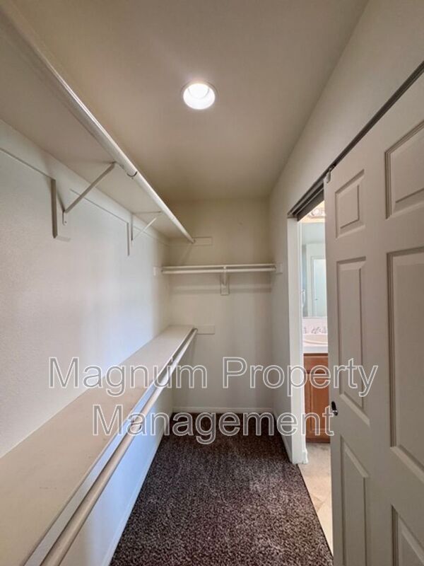 Building Photo - 44780 Rutherford St