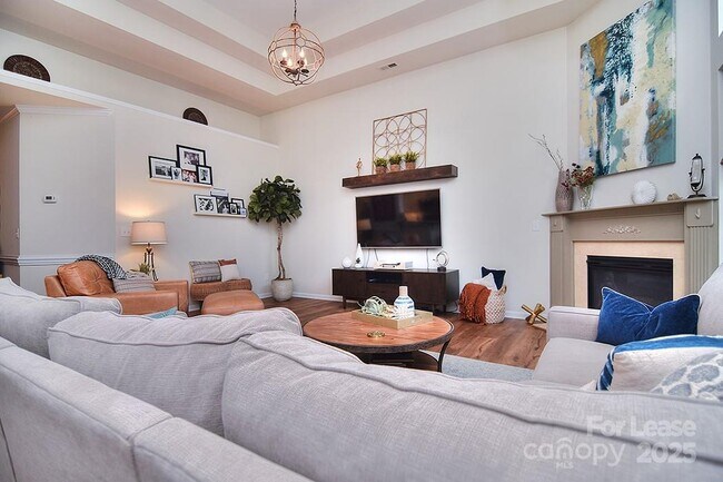 Building Photo - 1116 Sarandon Dr