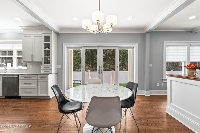 Building Photo - 558 Cedar Ave