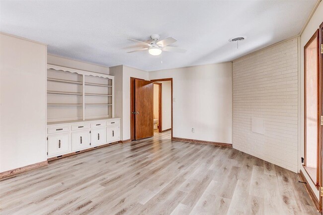 Building Photo - 111 Templeton Rd