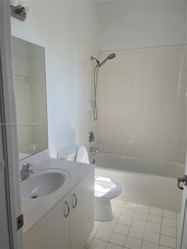 Building Photo - 942 NE 42nd Pl