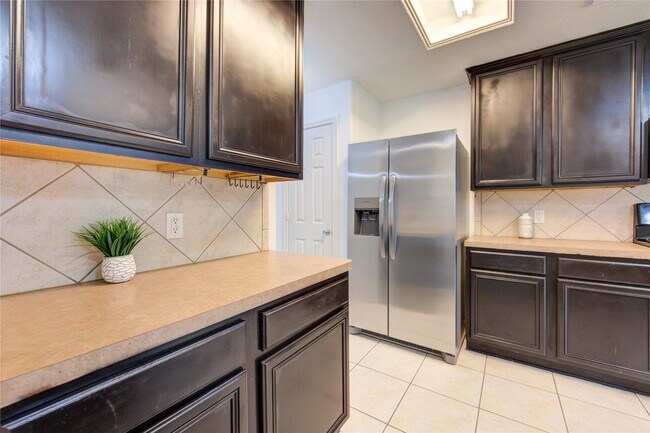 Building Photo - 5010 Moss Garden Ln