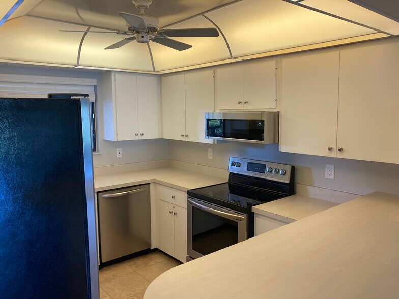 Building Photo - 3500 El Conquistador Pky