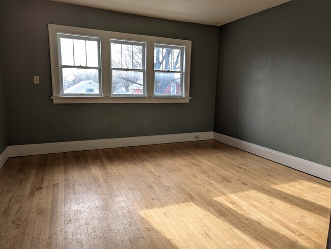 Building Photo - 828 E Thomas St