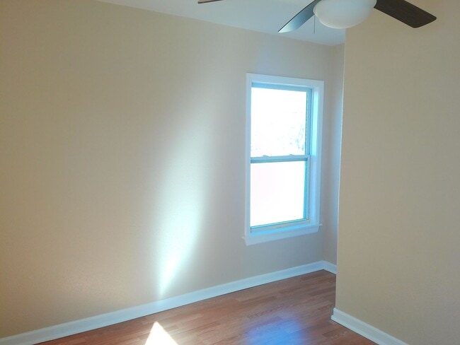 Building Photo - 937 Lum St