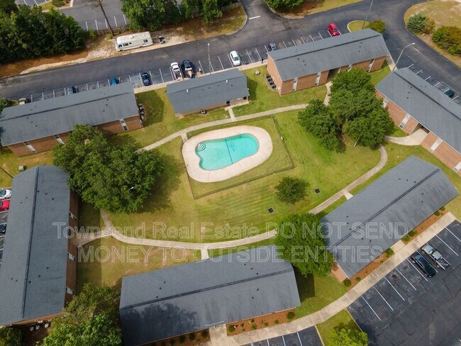Building Photo - 5874 Century Oaks Dr
