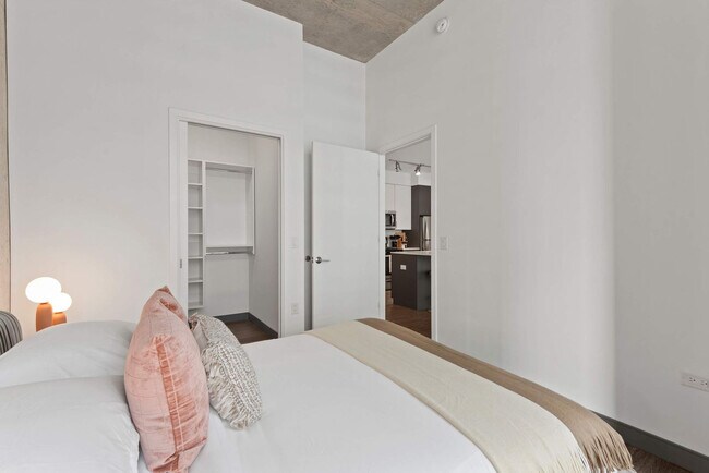 Building Photo - 60 E Randolph St