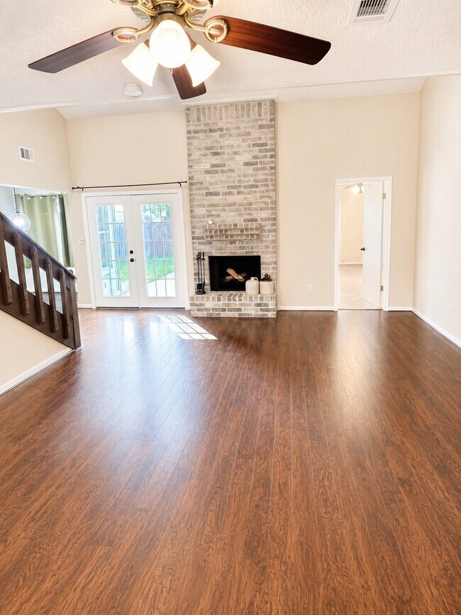 Building Photo - 2239 Highland Hills Dr