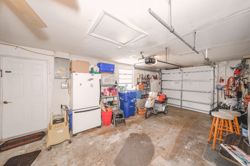 Building Photo - 408 Pinewood Ave