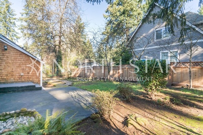 Building Photo - Newly Remodeled Lake Oswego Cottage With Lake Access.