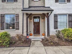 Building Photo - Luxury Bellevue Townhome in Harpeth Park