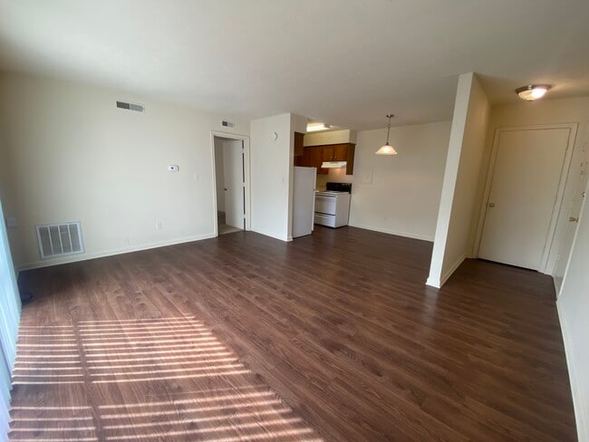 Living Room, Dining Area, and Entry - Nottingham