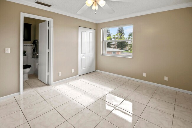 Building Photo - 1421 NW 20th Ave