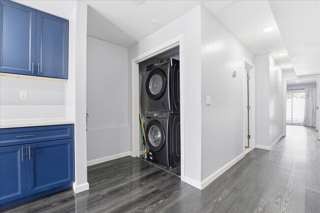 Building Photo - 225 Freeman Ave