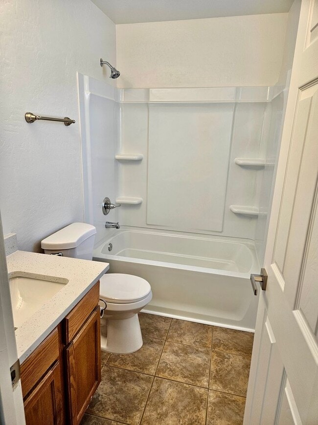 Building Photo - Excellent remodeled 2 bed 2 bath home in P...