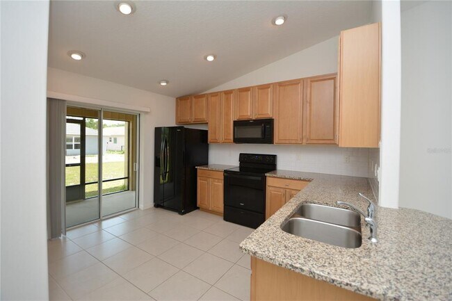 Building Photo - 33 Rosecroft Ln