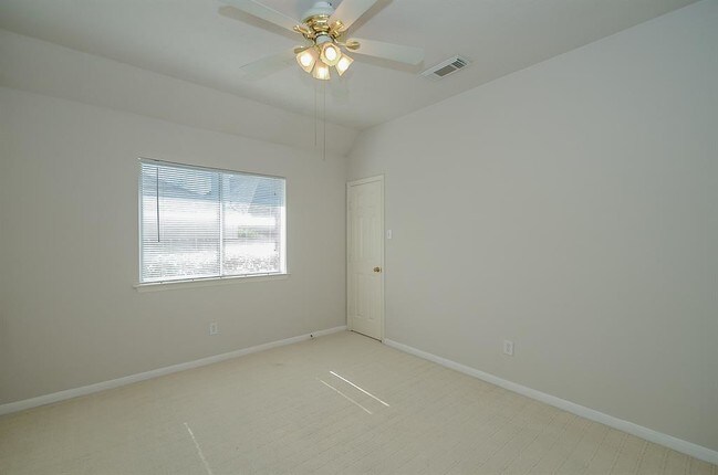 Building Photo - 23211 Colony Green Dr