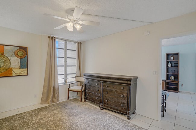 Building Photo - 1391 S Ocean Blvd