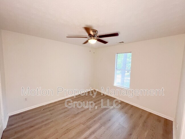 Building Photo - 7155 Pineneedle Dr SW