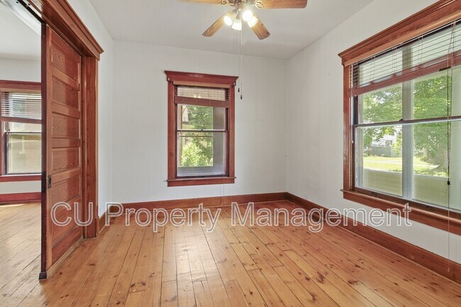 Building Photo - 512 W Clark St