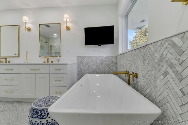 Building Photo - 13760 Sand Crane Dr