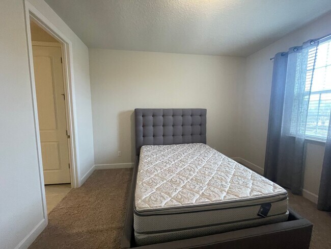 Building Photo - The perfect home waiting for you! FULLY FURNISHED!!