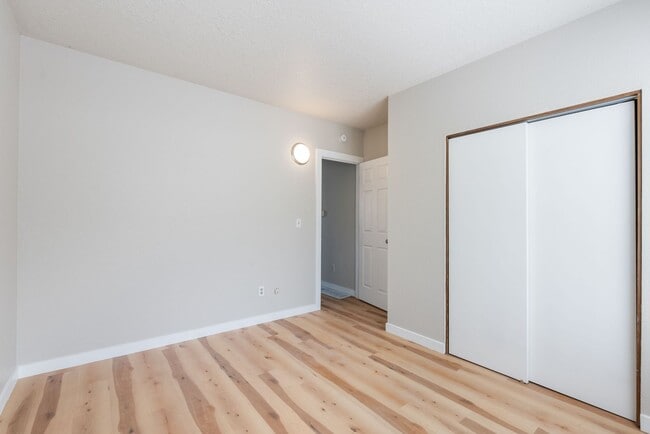Building Photo - 3 BR Home near Springwater Trail and Powel...