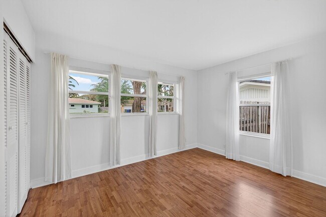 Building Photo - 2808 NE 22nd St