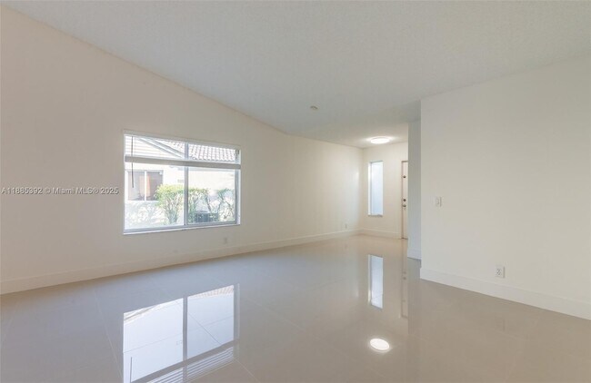 Building Photo - 4295 Greenbriar Ln