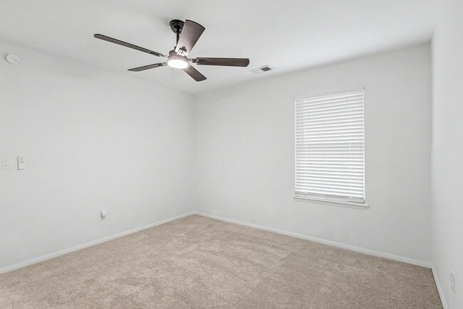 Building Photo - 104 Tweed Ct
