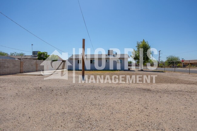 Building Photo - Great Home Located in Eloy at a Great Price!